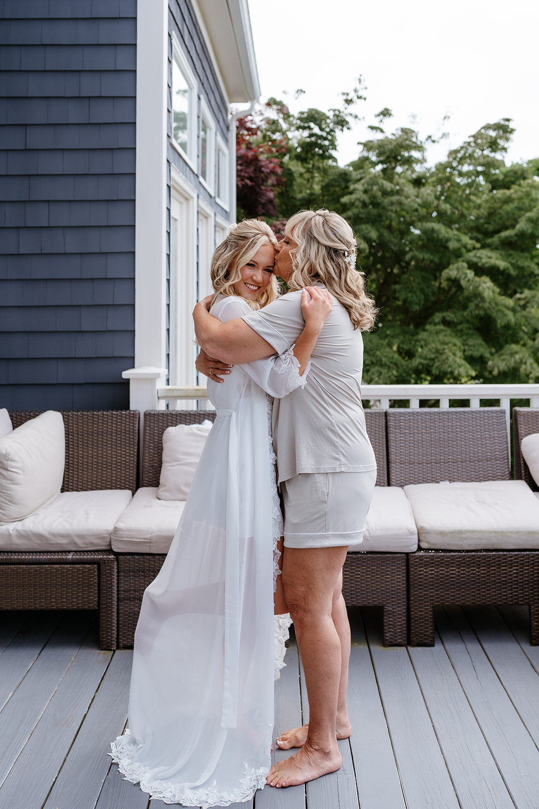 bride and bride's mother hugging outdoor in the Airbnb 