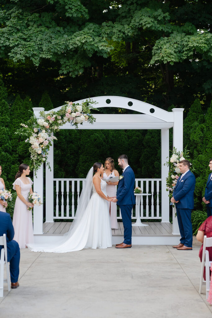 outdoor wedding ceremony at Saphire Estate 