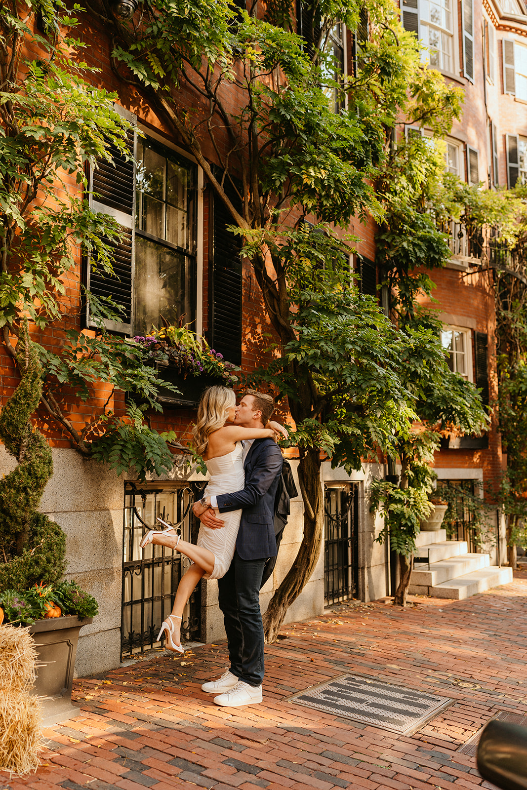 Fall engagement photoshoot of the couple kissing at Downtown Boston